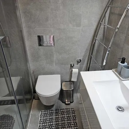 Two Bedroom Apartment, Two Minutes From The شقة نازاريه