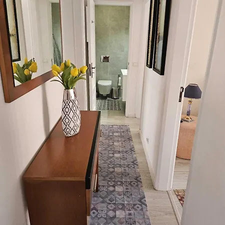 Two Bedroom Apartment, Two Minutes From The Apartment *