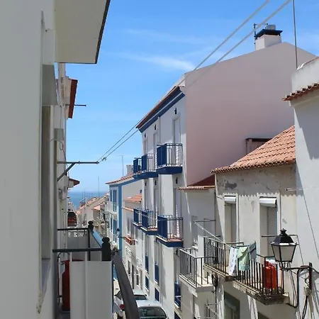 Two Bedroom Apartment, Two Minutes From The Beach Apartment
