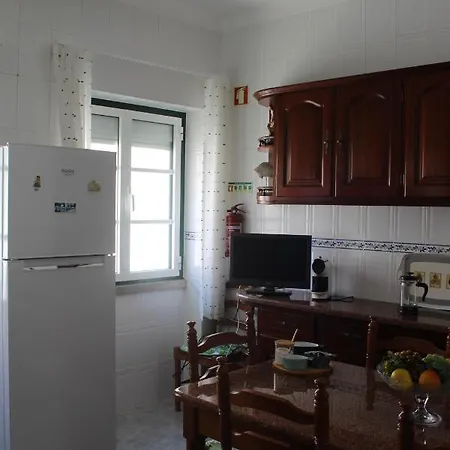 Two Bedroom Apartment, Two Minutes From The Beach Apartment